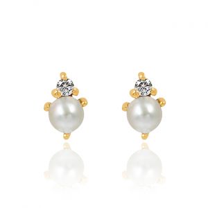 Elegant Diamond & Pearl Stud