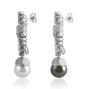 Sophisticated Diamond & South Sea Pearl Earring