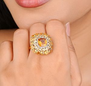 18kt Yellow Gold Citrine Cushion Cocktail Flower Ring